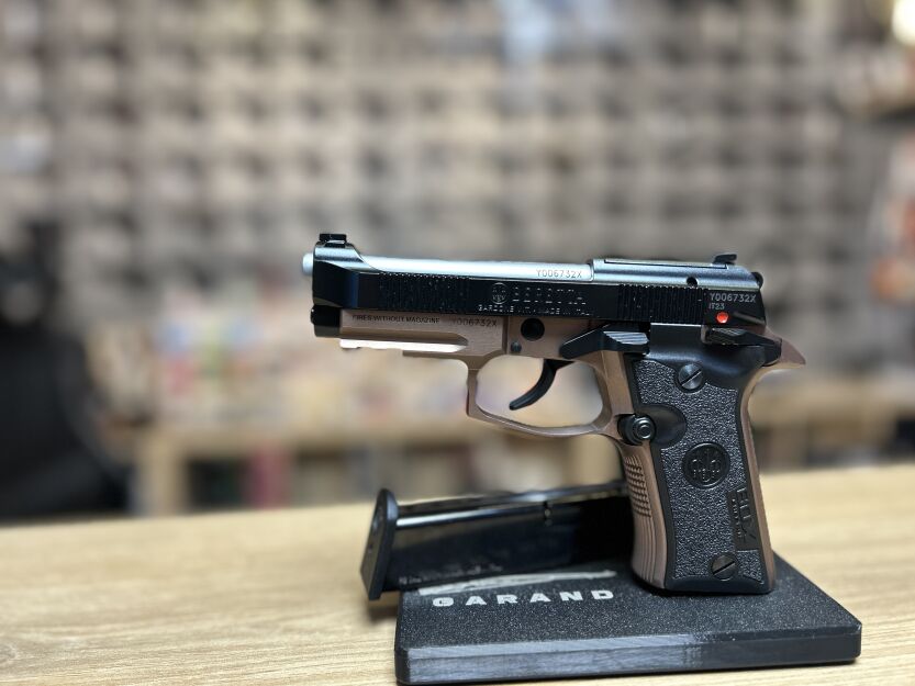 Pistolet Beretta 80X Cheetah, kal. 9x17mm/.380Auto - używany